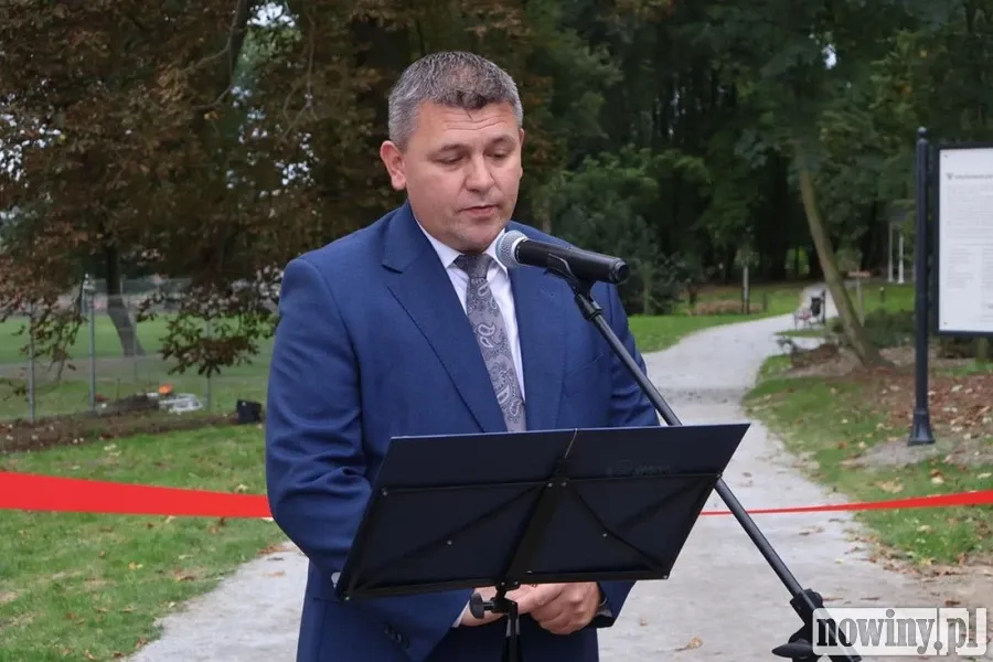 Uroczyste otwarcie odnowionego parku w Sławikowie - zdjęcie 11